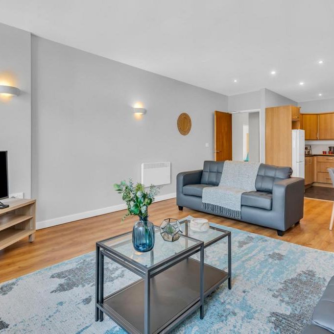 4 bedroom flat to rent - Photo 1