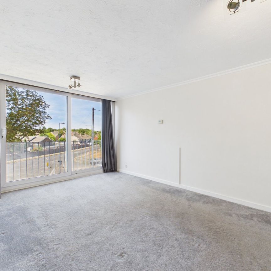 2 bedroom Flat in Dunwood Court, Maidenhead - Photo 1