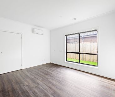 8 Flow Street, Mambourin - Photo 2