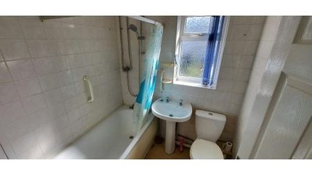 2 bedroom semi-detached house to rent - Photo 5