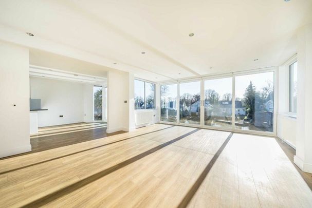 Riverside, Lower Sunbury, TW16 - Photo 1