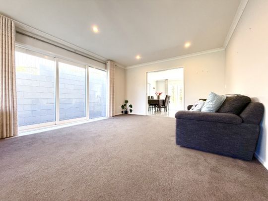 4 Bedroom Home in Newlands - Photo 1