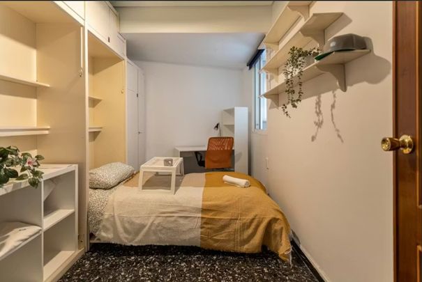 Gran Vía de Fernando el Católico, Valencia, Valencian Community 46008 - Photo 1