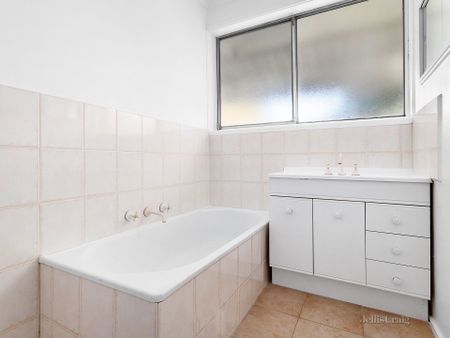 2/7 La Frank Street, Burwood - Photo 3