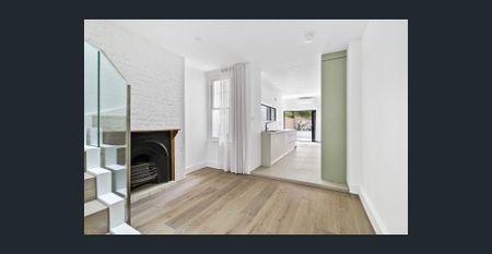 Renovated character, walk everywhere - Photo 4