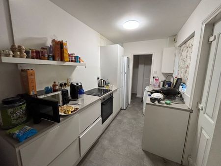 13 Curzon Street - College side & 2 bathroomsLoughborough - Photo 3