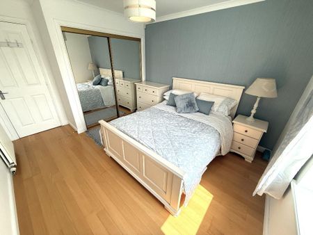 3 bedroom flat to rent - Photo 4