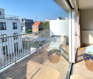 Lichtrijk modern appartement met terras en gesloten garage - Photo 3