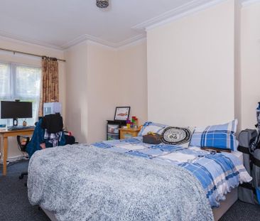 4 bedroom semi-detached house to rent - Photo 5