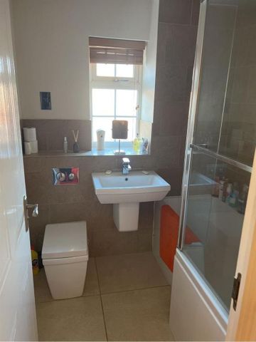 3 bedroom semi-detached house to rent - Photo 4