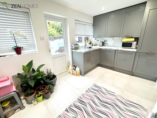 3 bedroom terraced house to rent - Photo 1