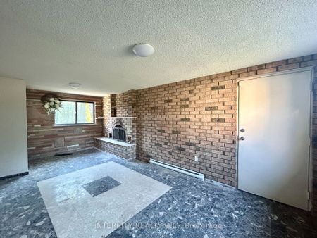 Detached Home For Lease | N8137912 - Photo 5