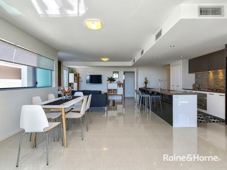 Luxury Professional Apartment with River and City Views! - Photo 4