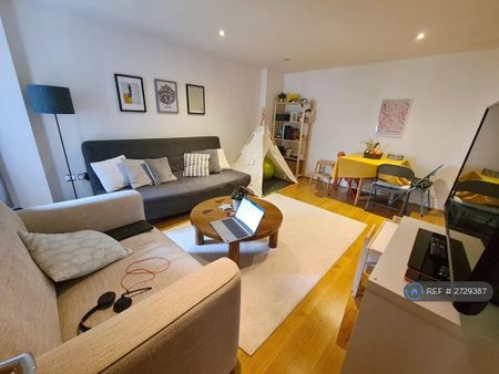 2 bedroom flat to rent - Photo 2