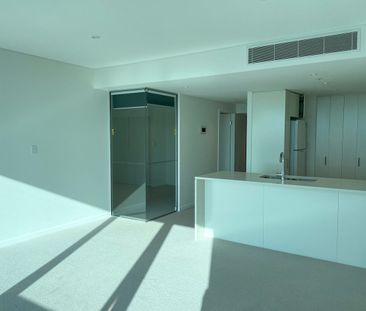 Luxurious Three Bedrooms Apartment with Stunning River & City Views - Photo 1