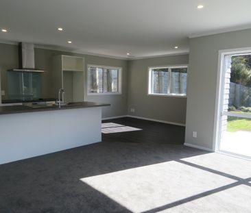 WAINUIOMATA LIVING! - Photo 3