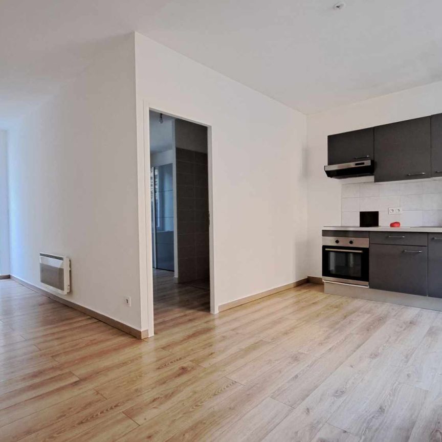 Location - Appartement T2 rénové de 35 m² avec cour privative et cagibi - Photo 1