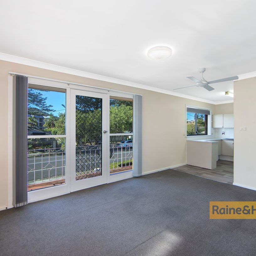 LOCATION ! LOCATION ! - Photo 1