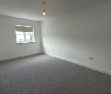 4 Shan Slieve Court, Newcastle, BT33 0GU - Photo 2