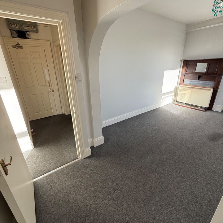 1 Bed Flat, Lawn Road, SO17 - Photo 1