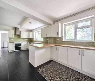 Detached home with practical ground floor lateral living. - Photo 4