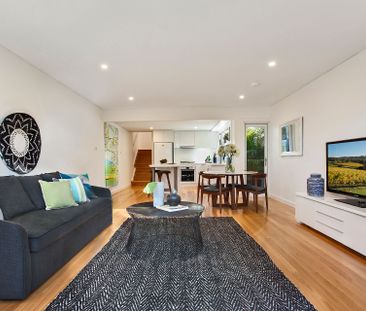 Modern Terrace with Studio & Double Garage - Photo 3