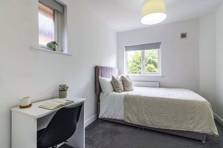 4 bedroom semi-detached house to rent - Photo 4