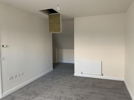 4 bedroom semi-detached house to rent - Photo 4