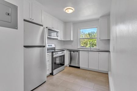 389-401 Yonge Street Apartments - Photo 4