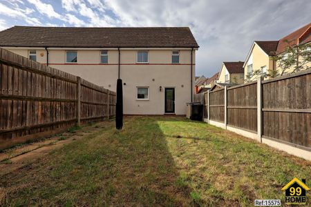2 bed End of Terrace in Pearl Square , Chelmsford, CM2 9FP - Photo 3