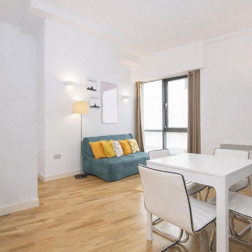 1 bedroom Flat To Let - Photo 1
