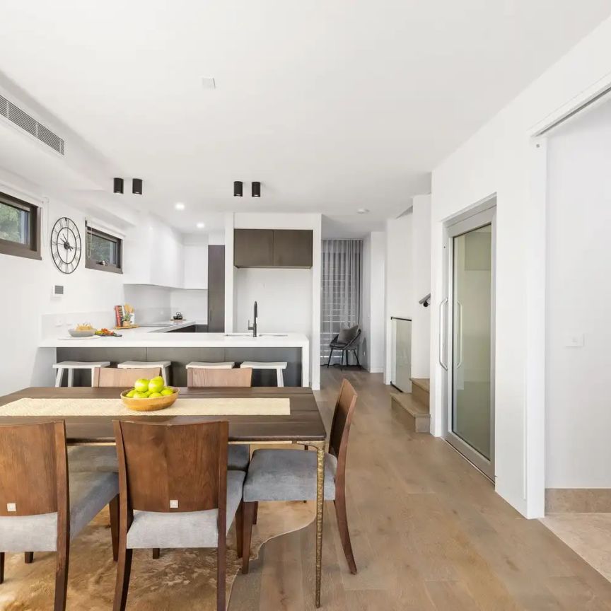“Sophisticated Riverside Luxury in a Prime Location” - Photo 1