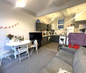 4 bedroom terraced house to rent - Photo 3