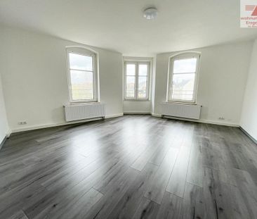 Frisch saniert – Moderne 3-Raum-Dachgeschosswohnung in Aue zu vermi... - Foto 1