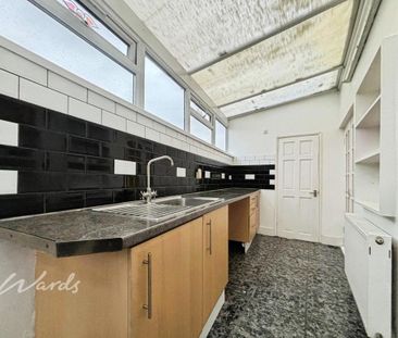 4 bedroom semi-detached house to rent - Photo 6