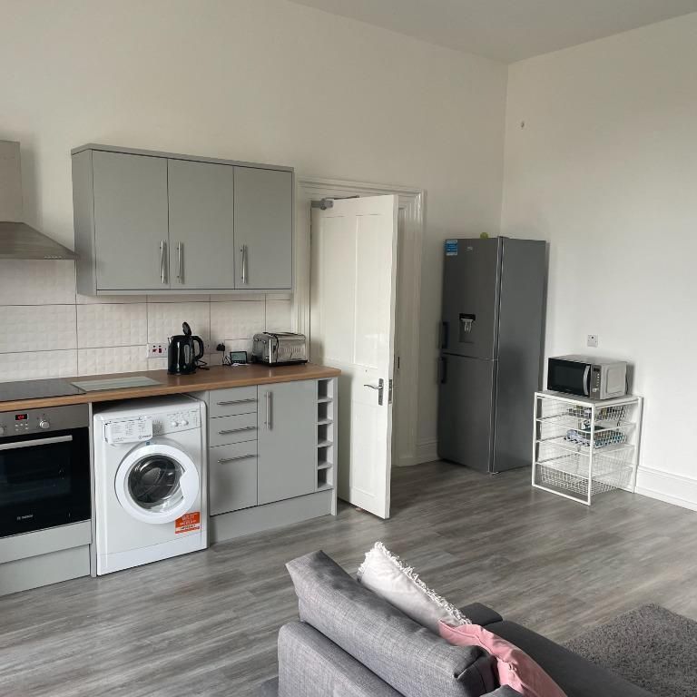 2 bedroom flat to rent - Photo 1