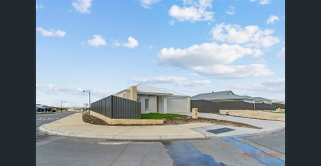 "Stunning Coastal Home for Rent in Two Rocks - Your Ultimate Oceanfront Retreat!" - Photo 3