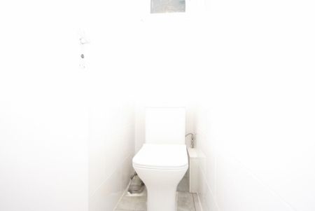 3 bedroom flat to rent - Photo 3