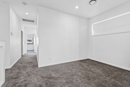 Executive 4 Bedroom Townhouse - Photo 3