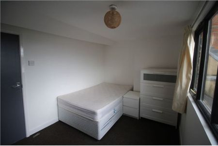 5 Bed Student Accommodation - Photo 2