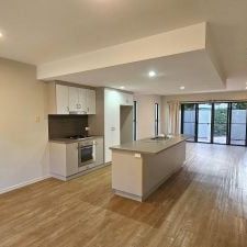 2 Bedroom Townhouse Close to Main Street! - Photo 1