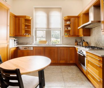 4 bedroom flat to rent - Photo 5