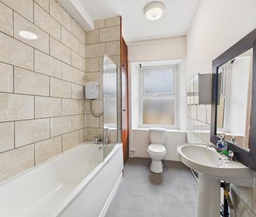 4 bedroom maisonette to rent - Photo 2