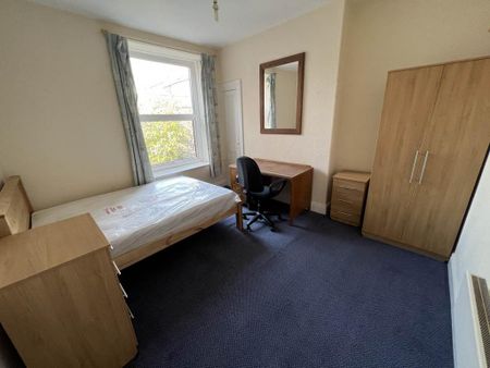 4 bedroom flat to rent - Photo 3