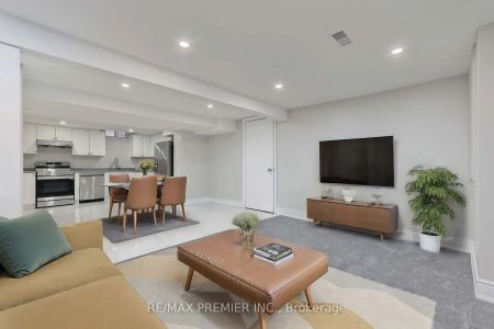 Detached Home For Lease | N9253934 - Photo 4