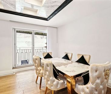 A completely renovated and remodelled three bedroom house in the heart of Knightsbridge. - Photo 5