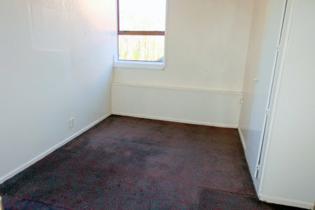 2-BEDROOM FLAT - Photo 4