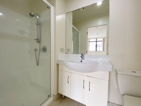 NEWMARKET - Two Bedroom Two Bathroom Apartment - Photo 4