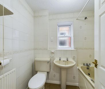 2 bedroom end of terrace house to rent - Photo 4