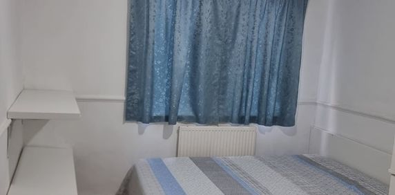 Room in a Shared House, Avenons Road, E13 - Photo 2